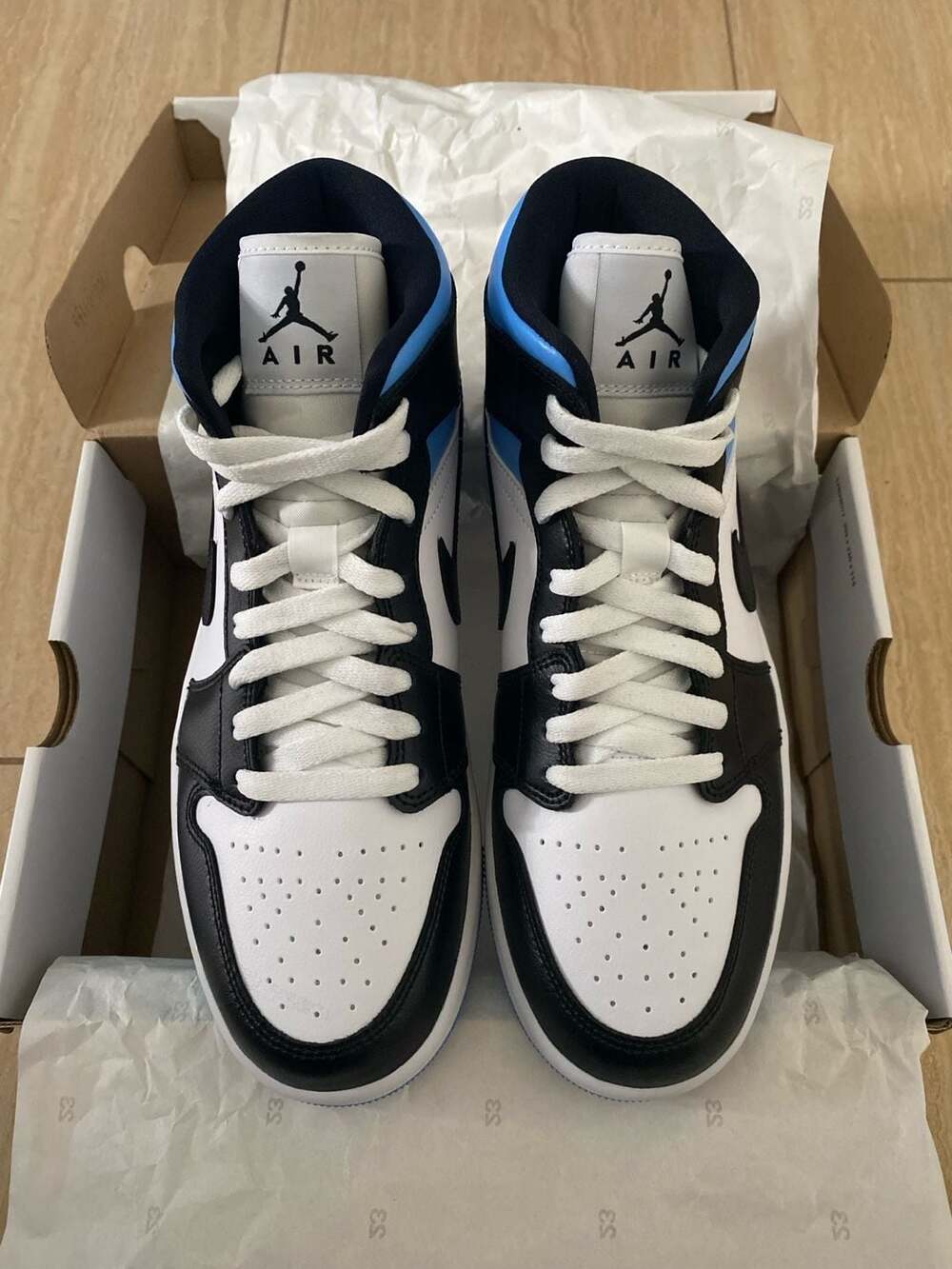 Size 7.5W - Jordan 1 Mid University Blue Women's - Picture 4 of 5